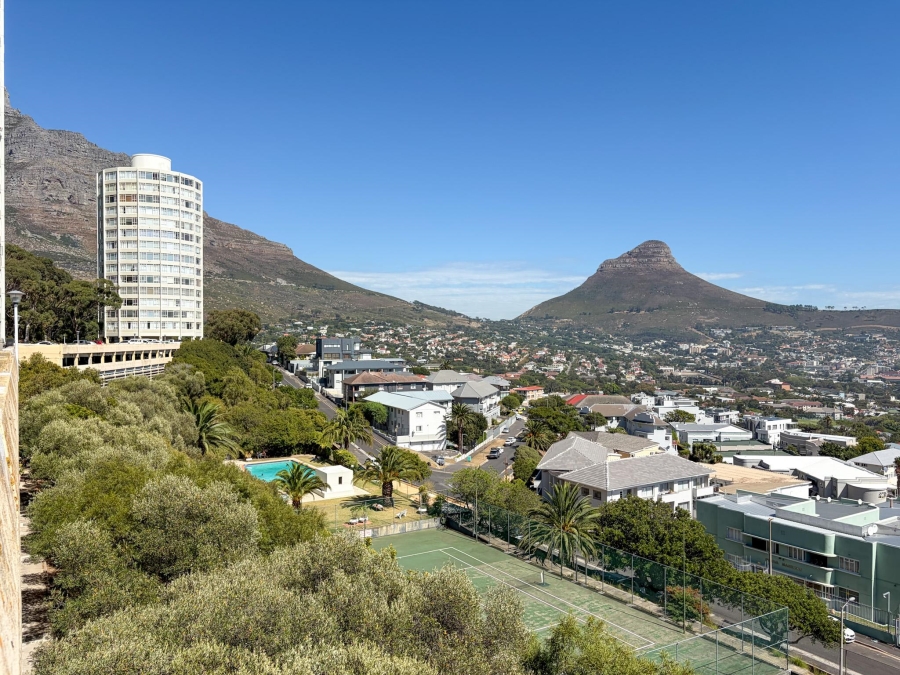2 Bedroom Property for Sale in Vredehoek Western Cape